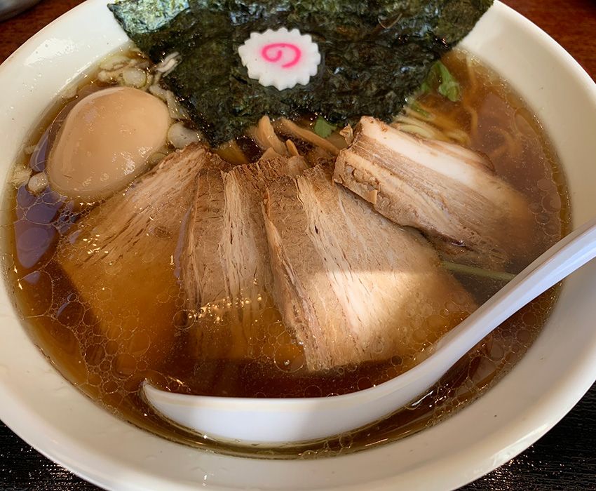 現在は、麺屋巡りも再開中。こちらは、横浜のみなとみらいにある「甍 (イラカ)」の特性中華そば醤油味だ。