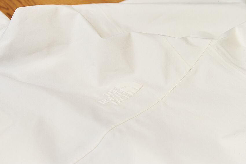 “純白のゴアテックス”も登場！「ザ・ノース・フェイス」の最新ハイスペ服3選 - 17枚目の画像