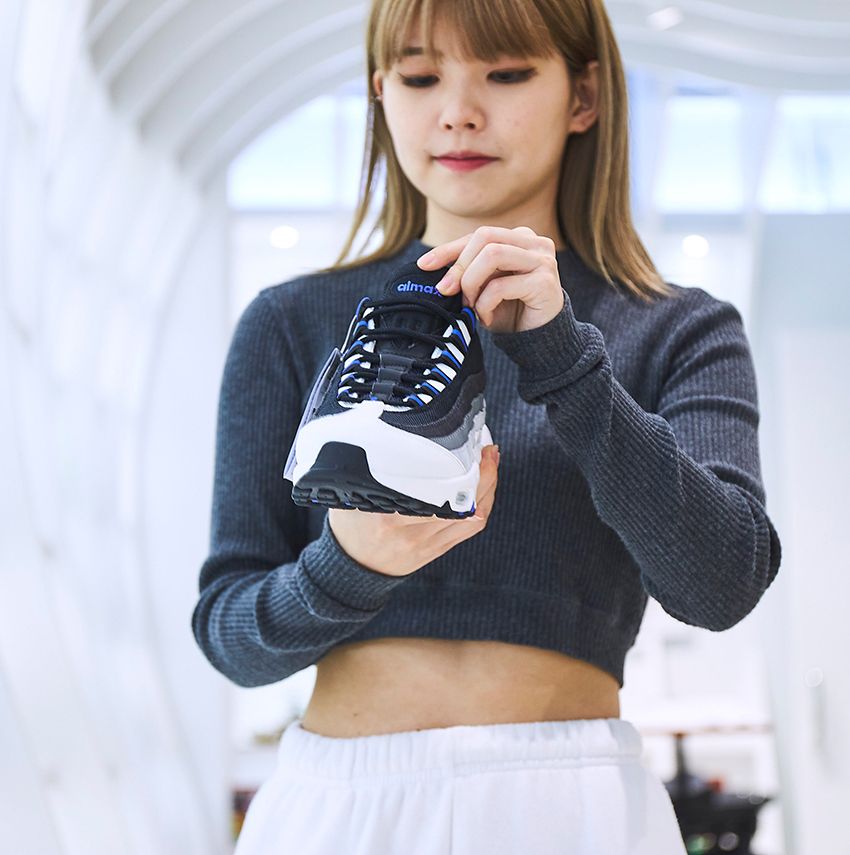 祝・エア マックス誕生日！ アトモス看板娘に聞いた、大人に似合う旬の3足 - 10枚目の画像