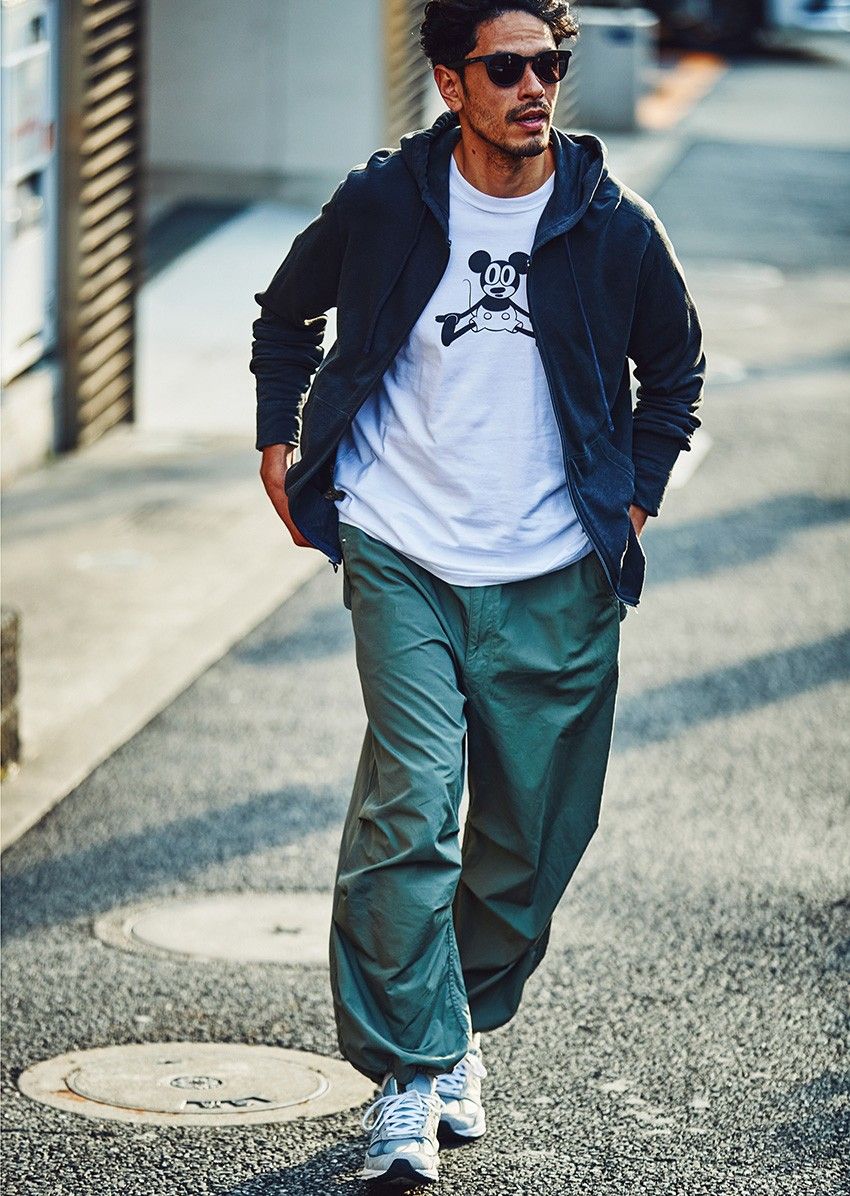 ジップアップのパーカがあれば春の着回しは盤石に。“こう使えばいい”実例コーデ3例 - 4枚目の画像