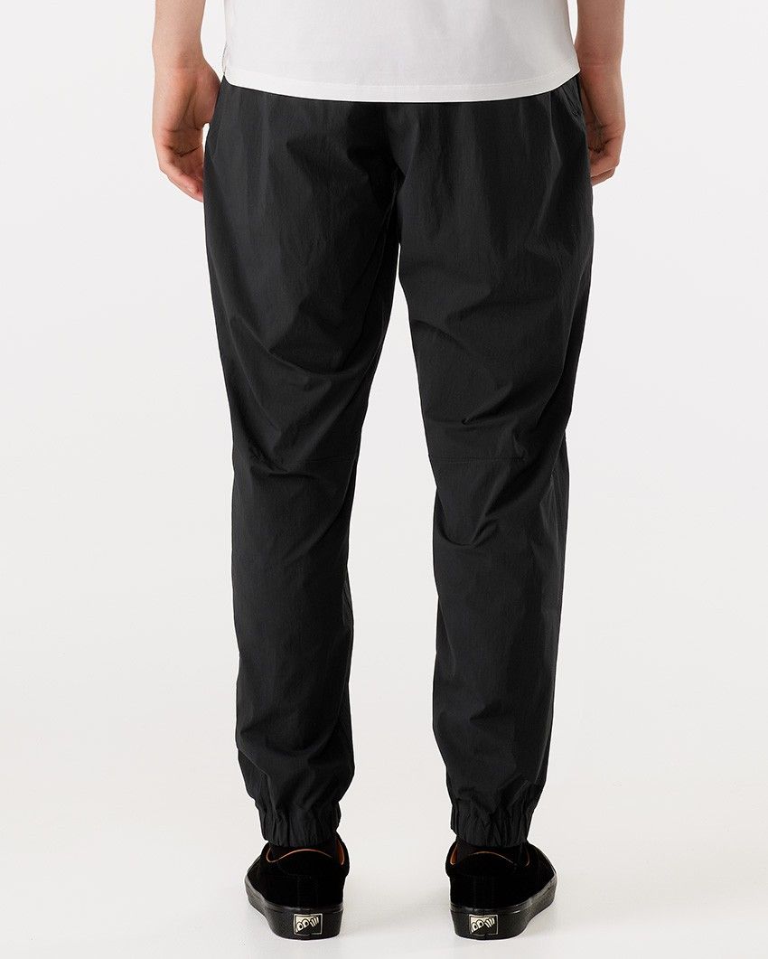 試着からの購入率、ほぼ100％！ 「アークテリクス」のジョガーパンツが完売間近 - 3枚目の画像