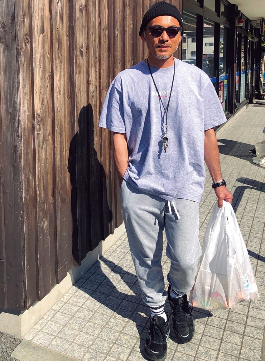 スウェットを部屋着に見せない3つのポイント。その効能がわかる、5つのコーデ - 4枚目の画像