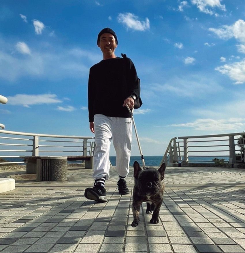 スウェットを部屋着に見せない3つのポイント。その効能がわかる、5つのコーデ - 2枚目の画像