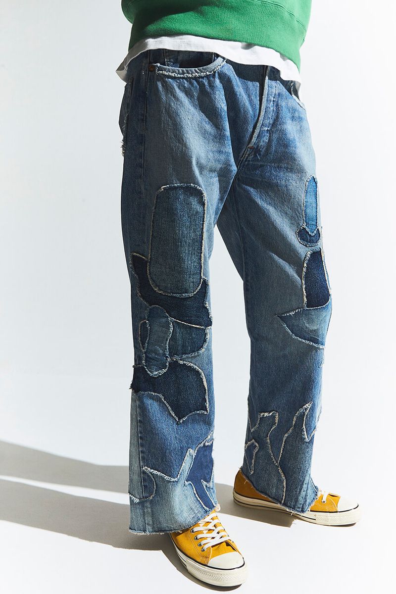 無造作に手作業で仕上げたようなパッチワークや切りっぱなしの裾は、’60Sの古着そのもの。