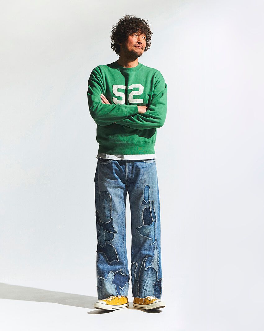 デニム4万6200円、スウェット2万4200円、Tシャツ9240円／すべてリーバイス® ビンテージ クロージング（リーバイ・ストラウス ジャパン　0120-099-501）