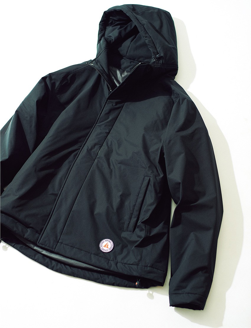 ヒアネス HERENESS ウィンドパーカー ジャケット メリノウール100% ランニングウェア「ヒアネス」の革新性。追求するのは機能性よりも