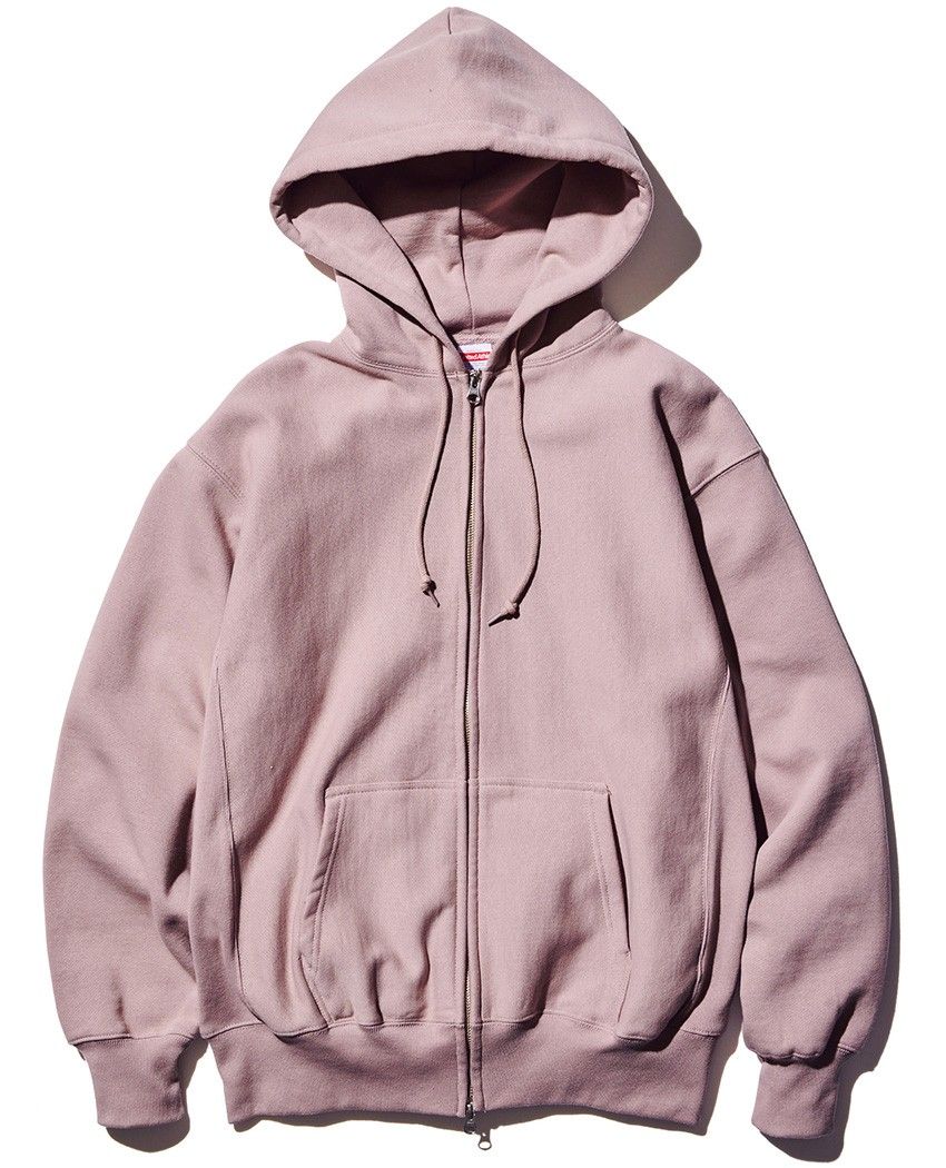 無地のスウェットは色とディテールで選ぼう！ 大人のシンプルコーデに映える8選 - 5枚目の画像