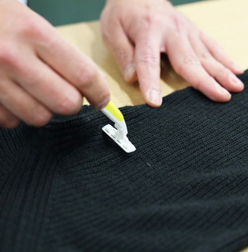 【衣替えの前に】毛玉を防ぐブラッシング法を解説！ 専門家に聞く、正しい「ニット」の洗い方 - 2枚目の画像