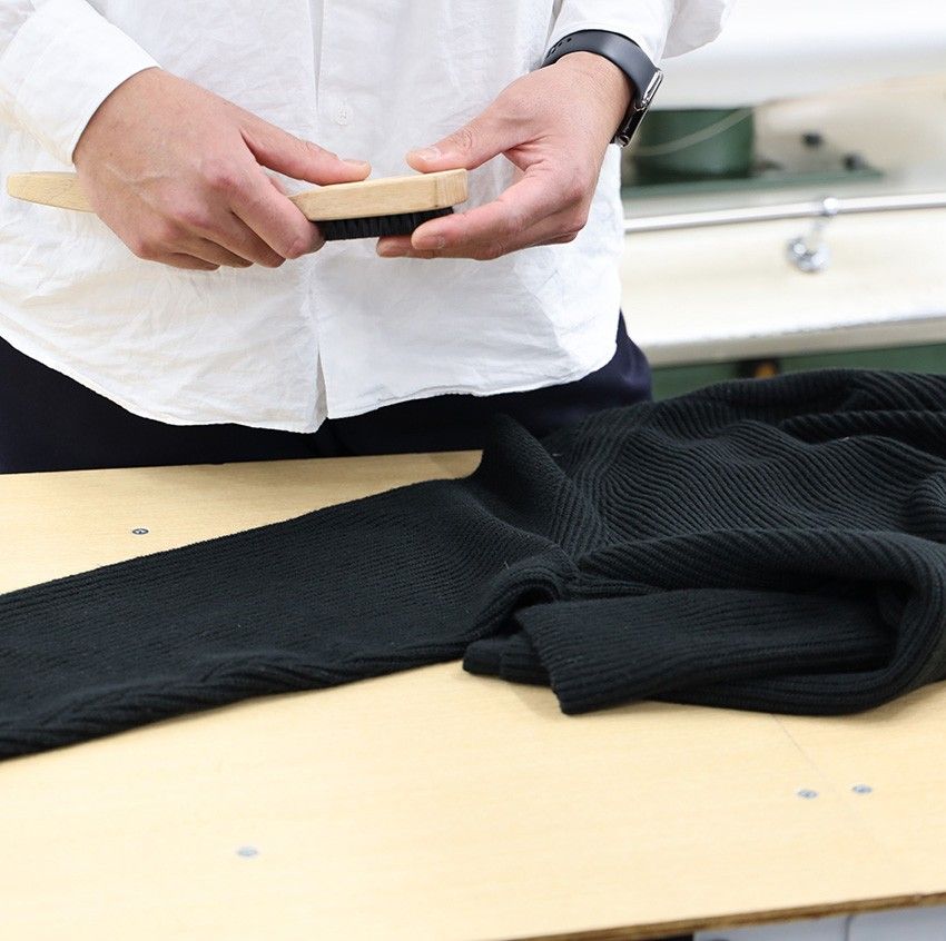 【衣替えの前に】毛玉を防ぐブラッシング法を解説！ 専門家に聞く、正しい「ニット」の洗い方 - 10枚目の画像