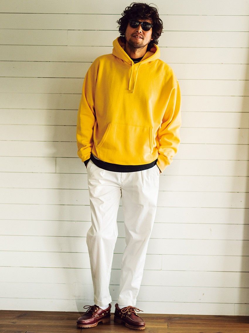 着るほどに味ある男にアップデート。チノパン×スウェットの好スタイル3例 - 2枚目の画像