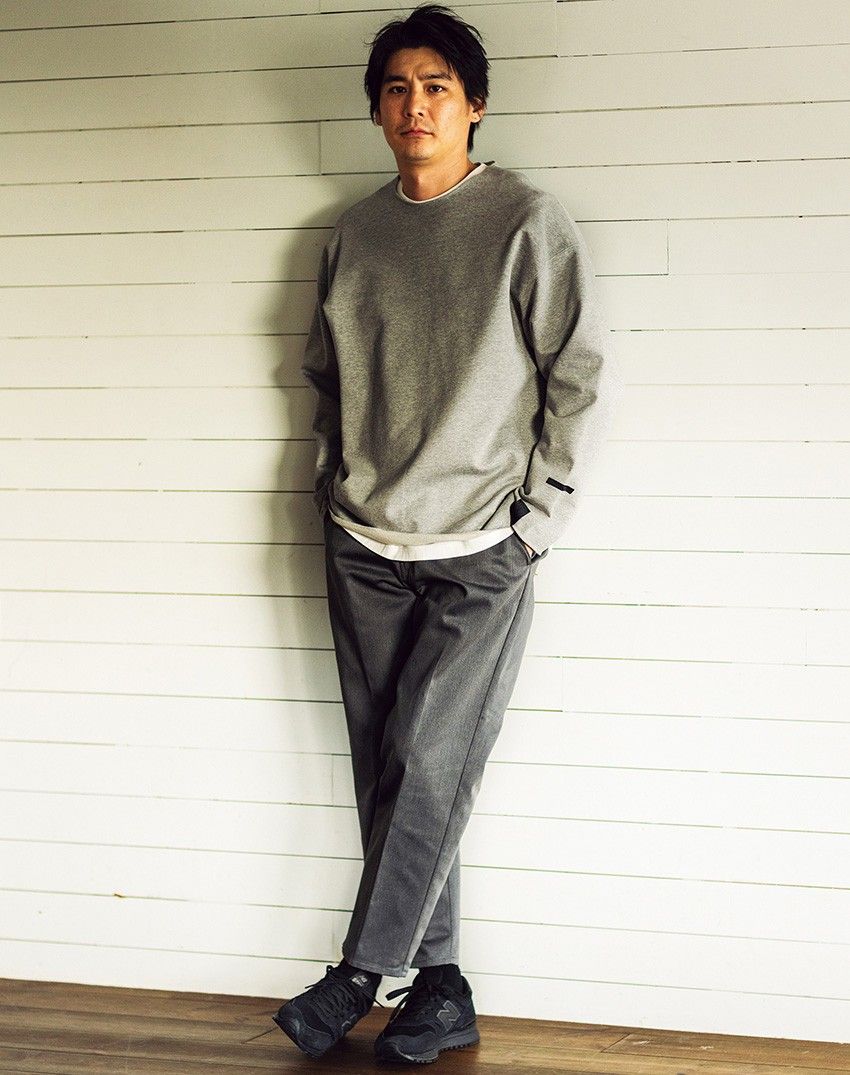 着るほどに味ある男にアップデート。チノパン×スウェットの好スタイル3例 - 3枚目の画像