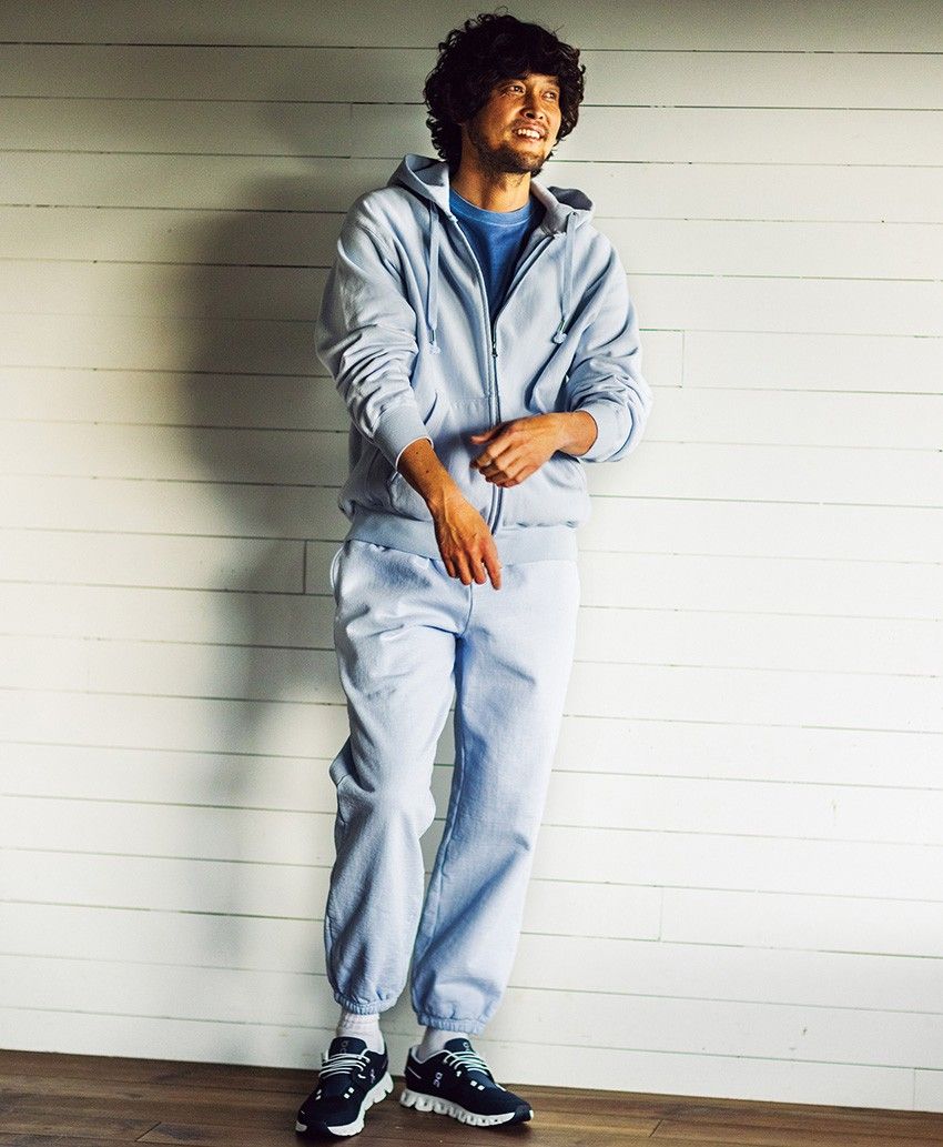 上下スウェットでも“ルーズに見えない”コーデの作り方。コツが見つかる8スタイルを紹介 - 6枚目の画像