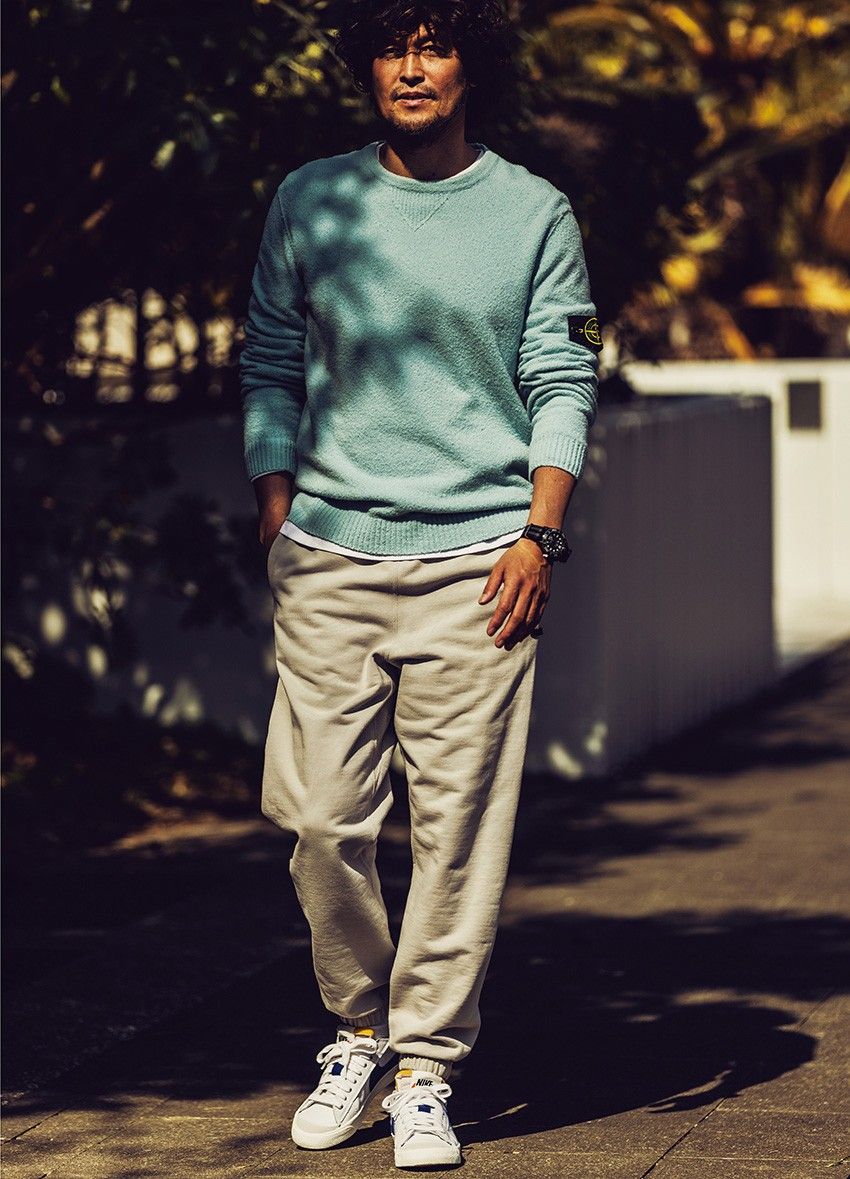 スウェットパンツの上半身はニットが正解。グレーなど定番色ばかりで5つのコーデ実例を - 3枚目の画像