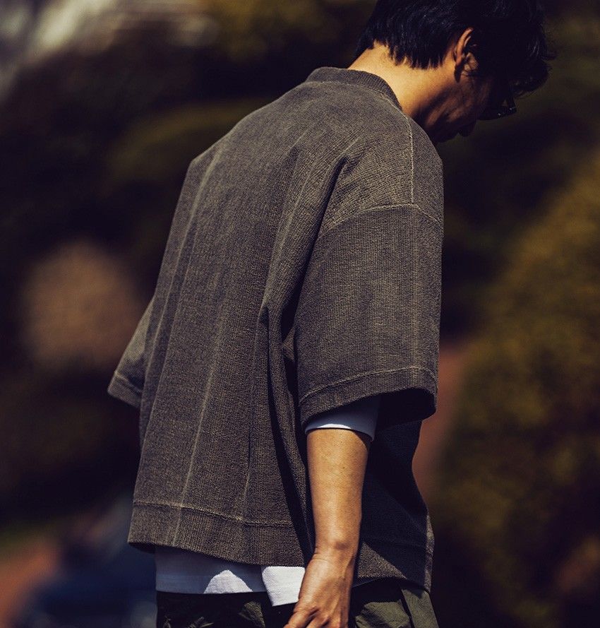 半袖スウェットを“Tシャツ本番”の前に。大人っぽく見せる3枚と着こなしのポイント - 2枚目の画像