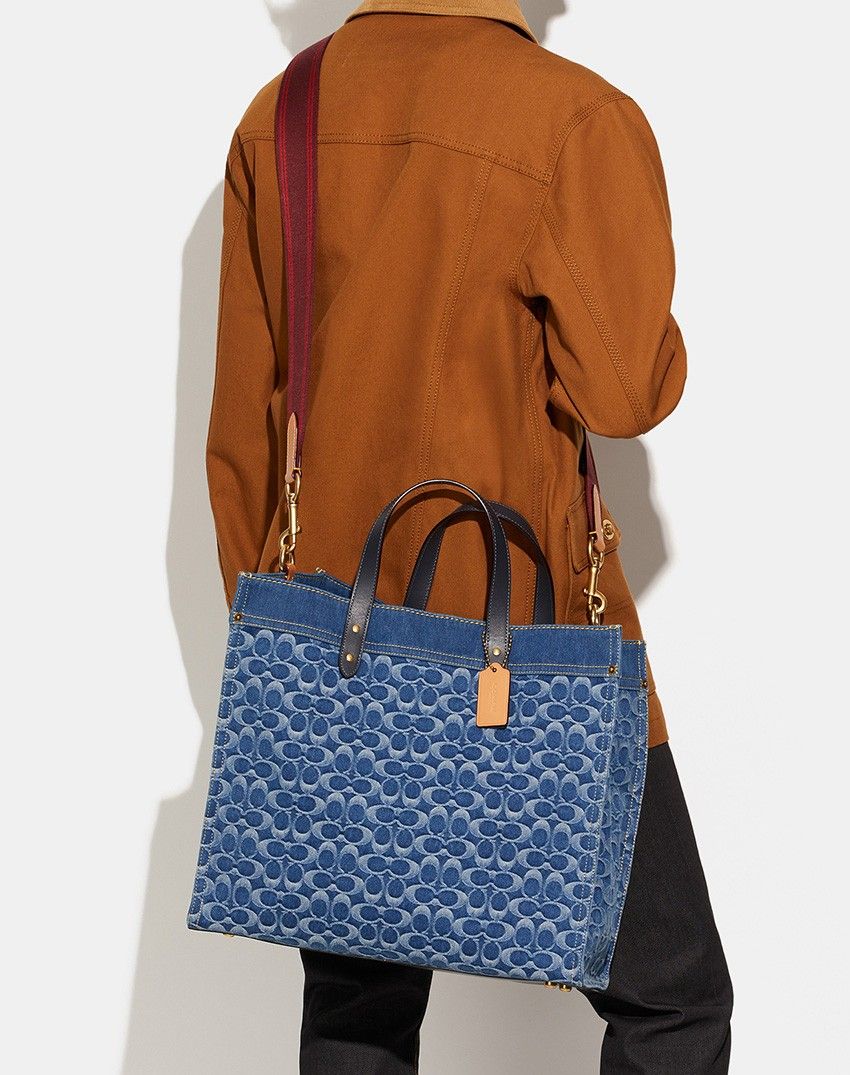 スウェットパンツにも似合う「コーチ」のデニムスニーカー。絶妙な“色落ち”に注目！ - 7枚目の画像