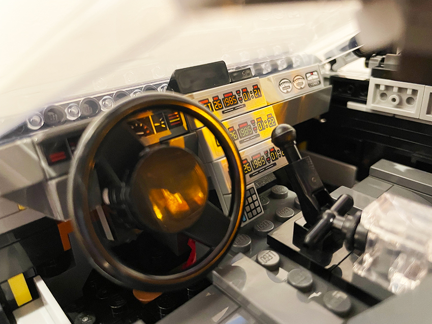 プレゼント#02】デロリアンがLEGOになった！ 大人がニヤつく仕掛けを