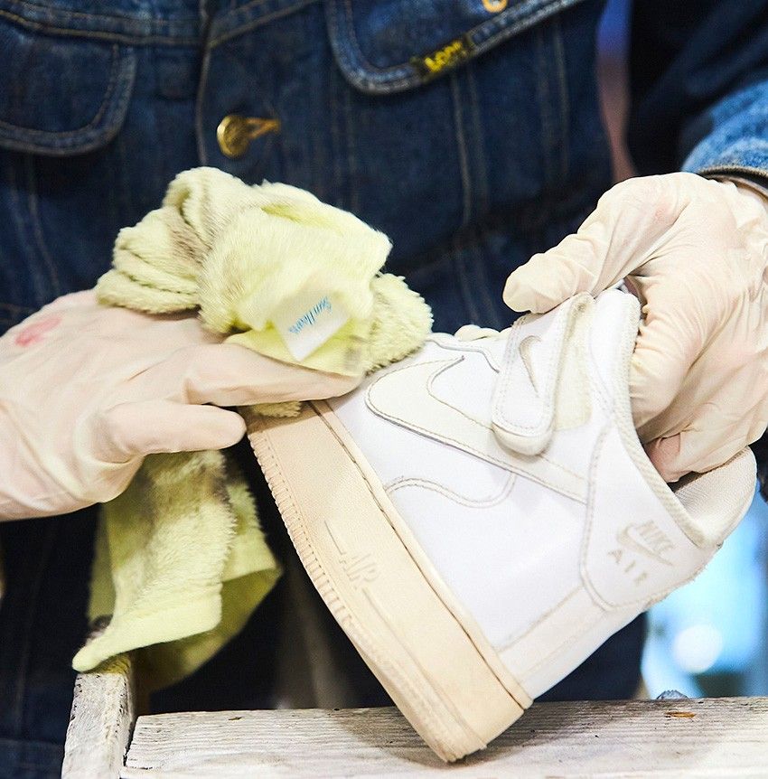 「エア フォース 1」の白さが蘇る！ プロに聞いた、白スニーカーの簡単ケア術 - 11枚目の画像