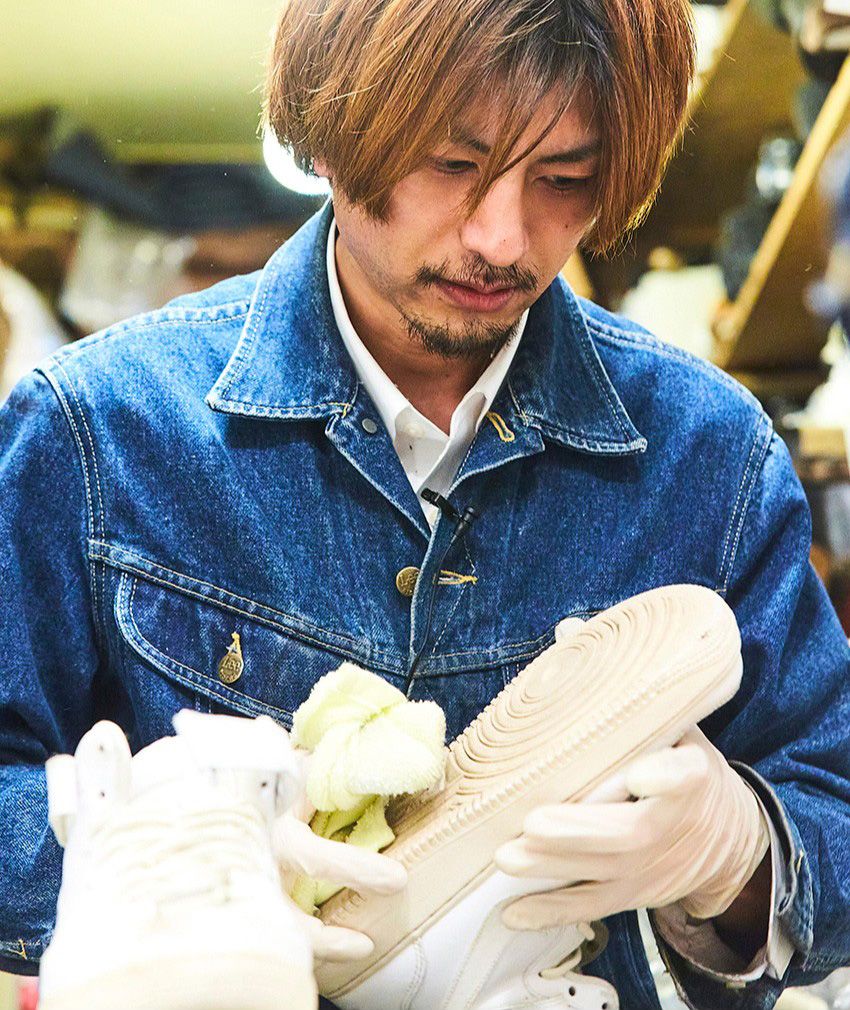 「エア フォース 1」の白さが蘇る！ プロに聞いた、白スニーカーの簡単ケア術 - 5枚目の画像