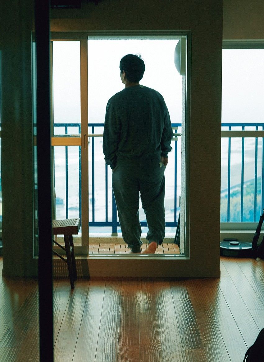 起床と同時に波チェック、仕事前に朝サーフィン。海辺の家で実現する豊かなウィークデイ - 1枚目の画像