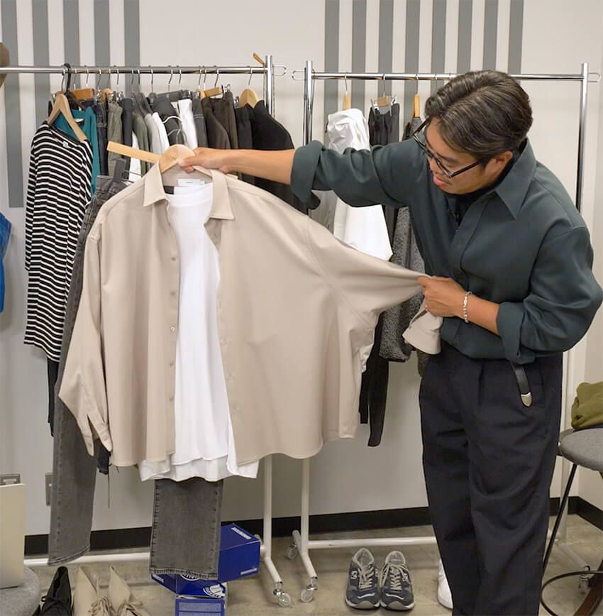 30〜40代の体型問題を解決！ 「オーバーサイズ」を大人っぽく着こなす2つのポイント - 4枚目の画像