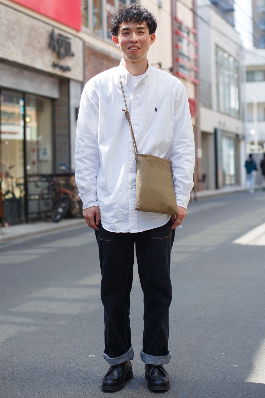 【大人に似合うシャツ 2022】スナップから導いた7枚で組み立てた一週間のシャツコーデ案 - 1枚目の画像