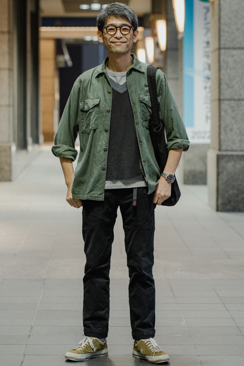 【大人に似合うシャツ 2022】スナップから導いた7枚で組み立てた一週間のシャツコーデ案 - 5枚目の画像