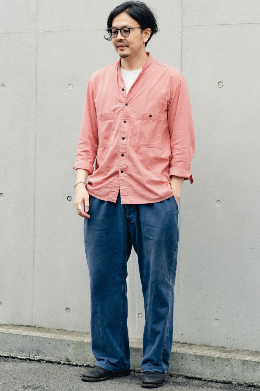 【大人に似合うシャツ 2022】スナップから導いた7枚で組み立てた一週間のシャツコーデ案 - 6枚目の画像