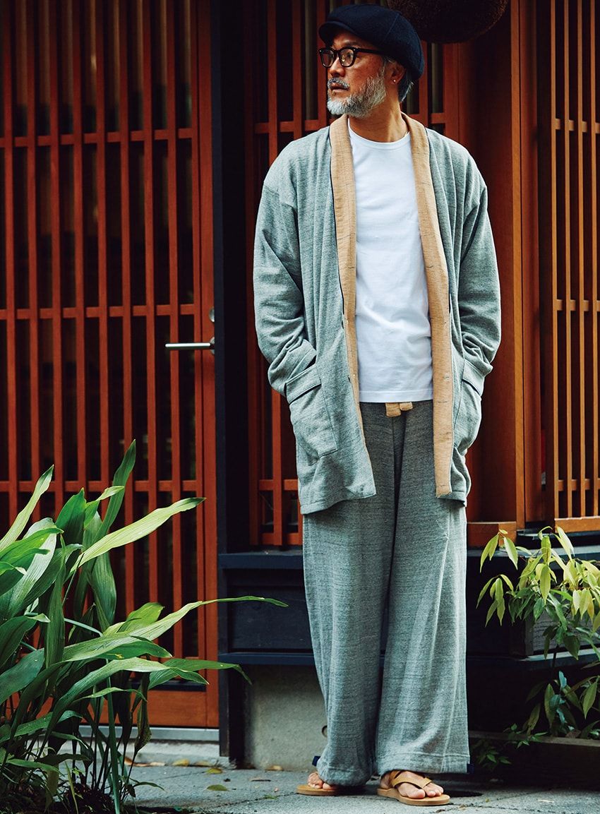 旅気分を込めた種カジのポイントは和テイスト。上下スウェットでも品が漂うスタイルに - 2枚目の画像