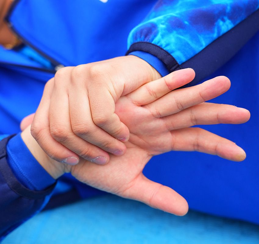 ベイスターズ山﨑康晃が伝授する3つの上半身ストレッチ。1日5分で腰痛&肩こりを解消！ - 6枚目の画像