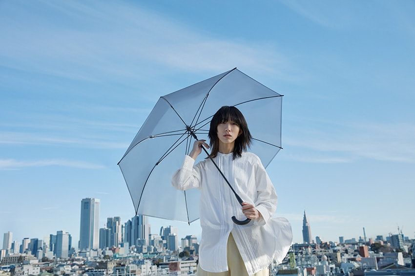 雨にも風にもサビにも負けない、ビニ傘ならぬ「プラ傘」。コレは1100円以上の価値アリ！ - 1枚目の画像