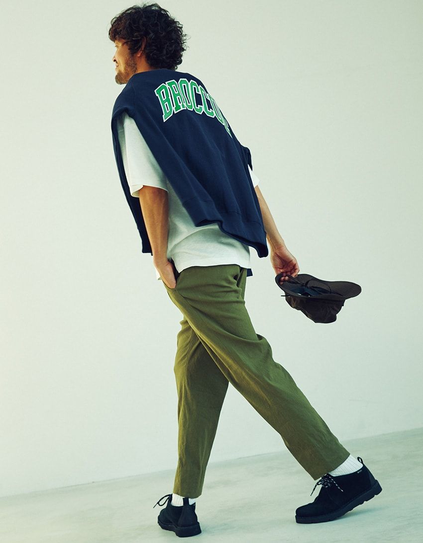 揺れる“リネン”のパンツを着こなす大人は格好いい。夏のコーデ実例4体 - 2枚目の画像