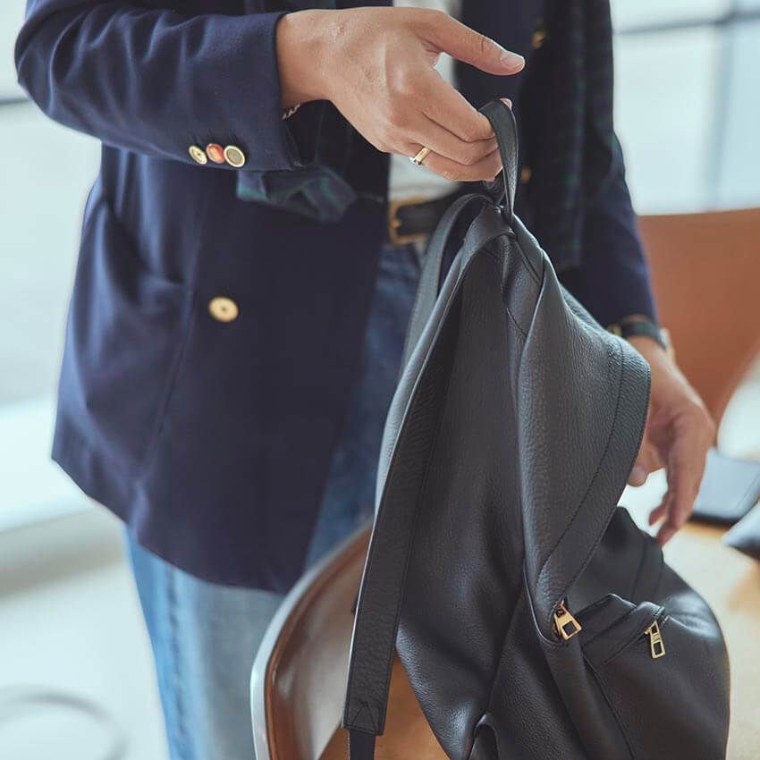 ビームスF・西口修平の仕事バッグとその中身「小物はギャルソンのポーチに入れてます」 - 3枚目の画像