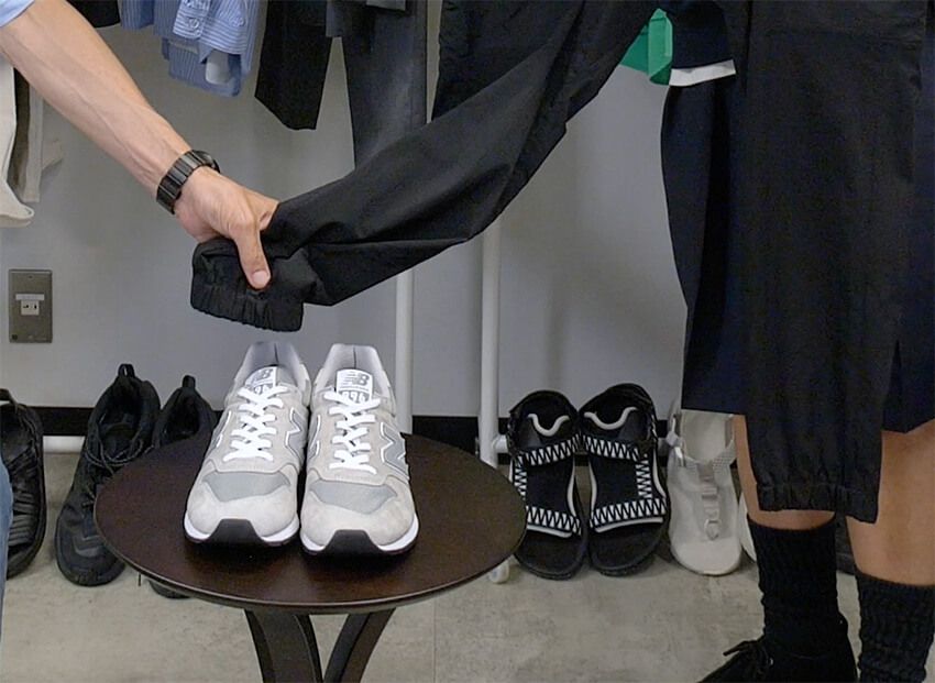 「グレーのニューバランス万能説」を立証する、スタイリスト流の着回し術 - 5枚目の画像