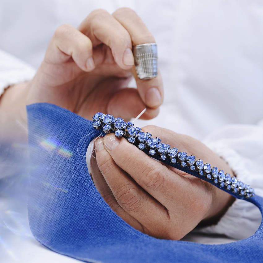 藍染め「ジミー チュウ」日本限定リリース。職人集団BUAISOUと手を組んだ深いワケ - 7枚目の画像