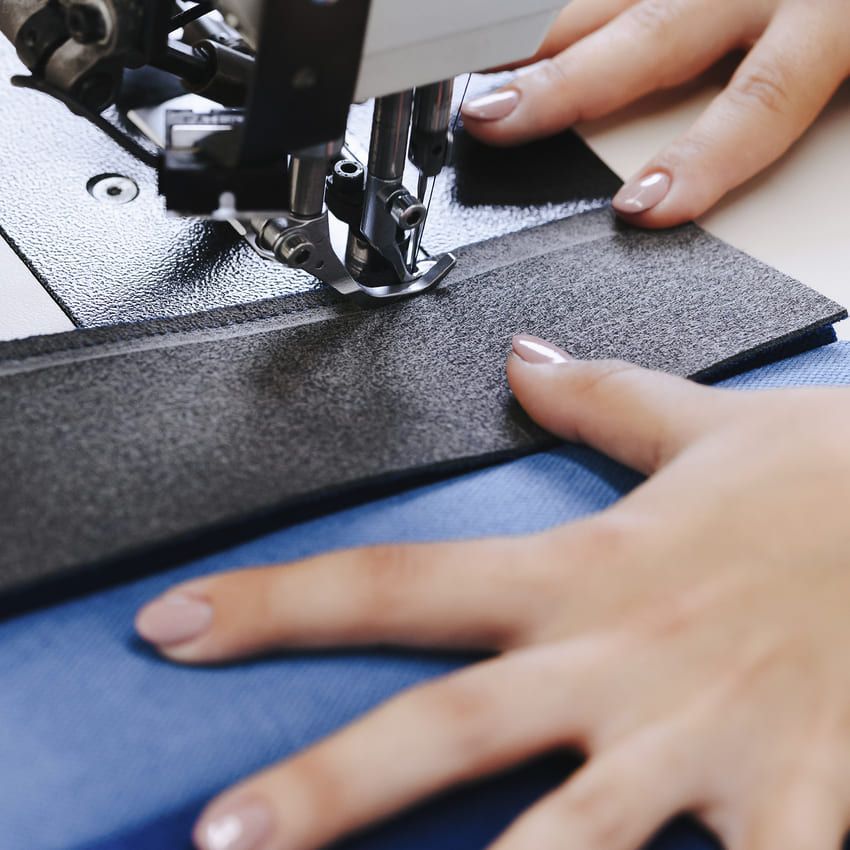 藍染め「ジミー チュウ」日本限定リリース。職人集団BUAISOUと手を組んだ深いワケ - 12枚目の画像