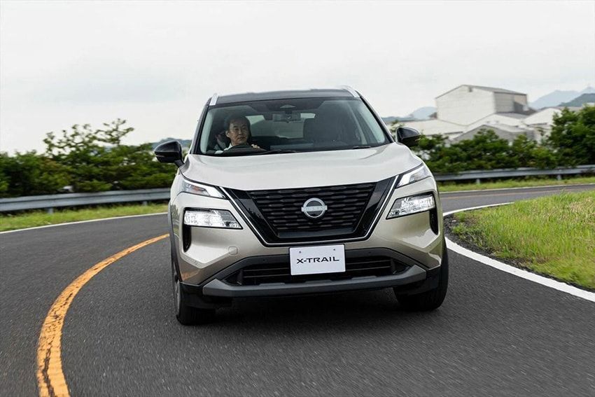 まるでガソリン車のようにエンジン回転と車速の上昇が自然だった（写真：三木宏章）