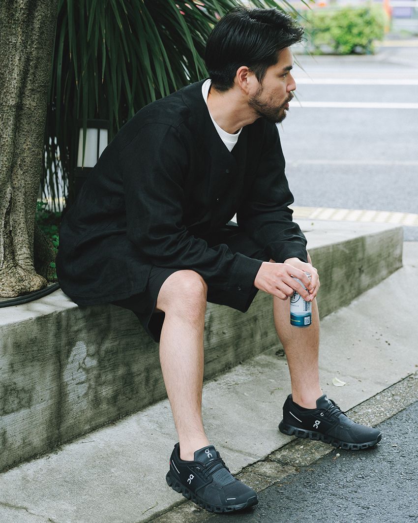 夏のオールブラック・スタイル。軽快さを求めるならショーツでコーデが吉！ - 1枚目の画像