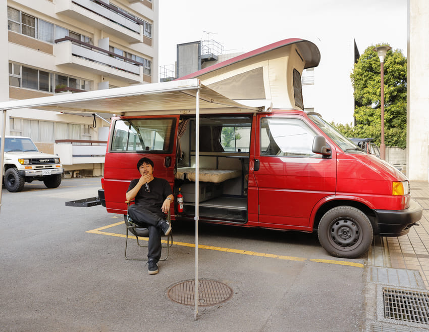 キャンプ仕様の「ヴァナゴン T4」に惚れ込んだ都会人の「街乗りにこそ