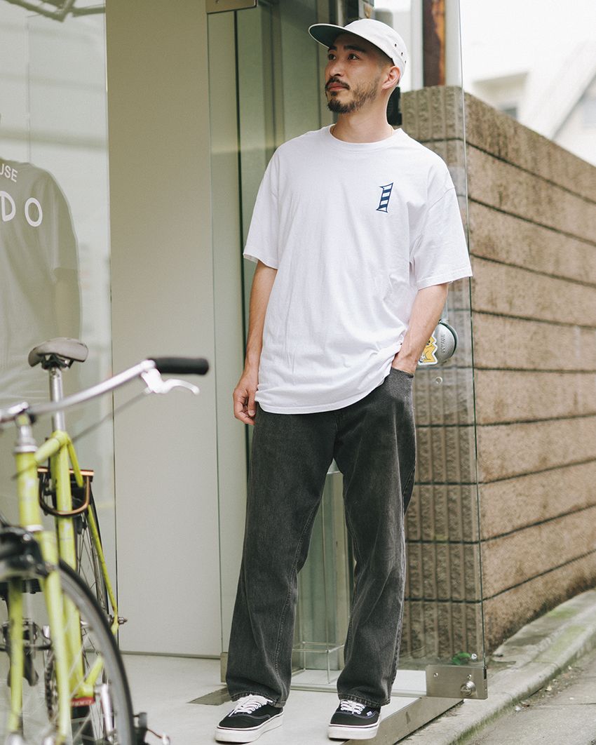 「デニム好きほど着こなしはシンプル」デンハム代表ほか、着飾らずに洒落ている7人をパパラッチ - 5枚目の画像