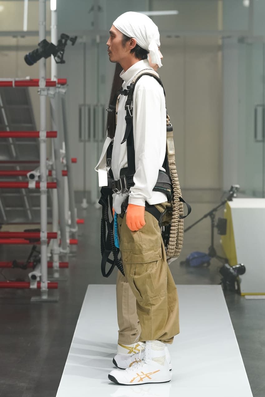 滝藤賢一が履いた“本物”のワークシューズ。「アシックス」が意外なファッションショーを開催 - 21枚目の画像