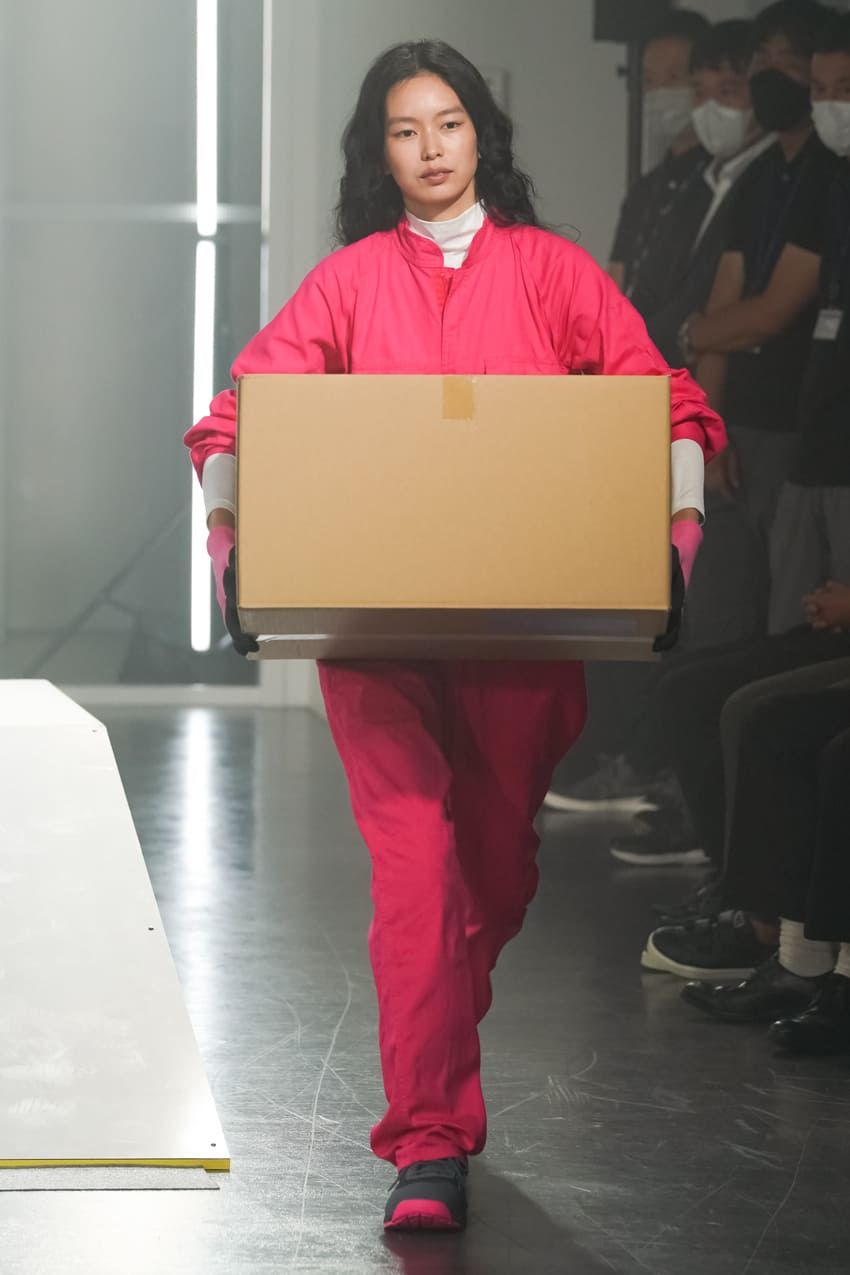 滝藤賢一が履いた“本物”のワークシューズ。「アシックス」が意外なファッションショーを開催 - 14枚目の画像