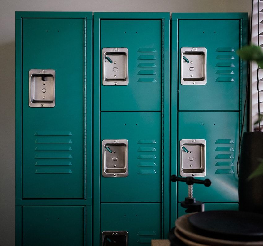 ［左］W305×D380×H1676mm 4万7300円、［中＆右］W305×D380×H1676mm 5万600円／ともにASI（パシフィックファニチャーサービス　03-3710-9885）