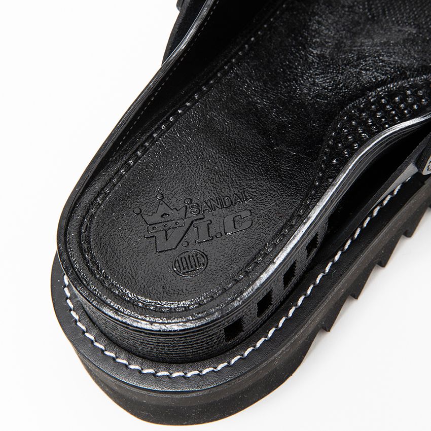 “便所サンダル”もここまで洒落る！人気ブランドがアレンジした元便所サンダルの魅力 - 4枚目の画像