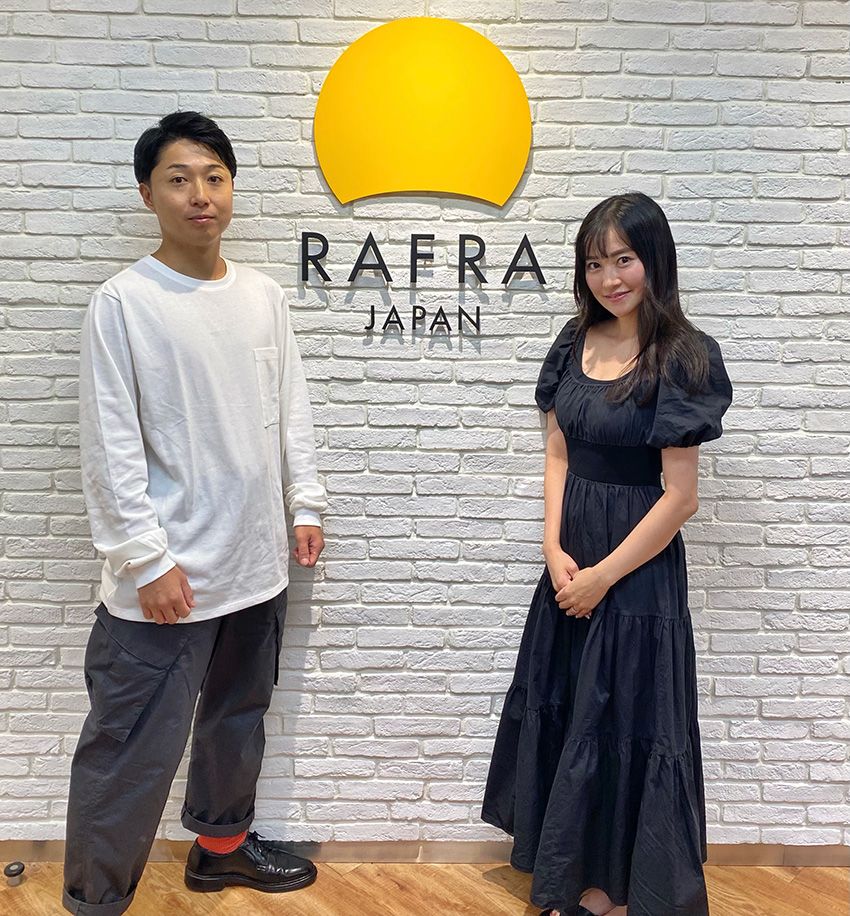 男性にスキンケアを勧める看板娘が、オーシャンズでもお馴染みのスプレーをプッシュしていた - 16枚目の画像