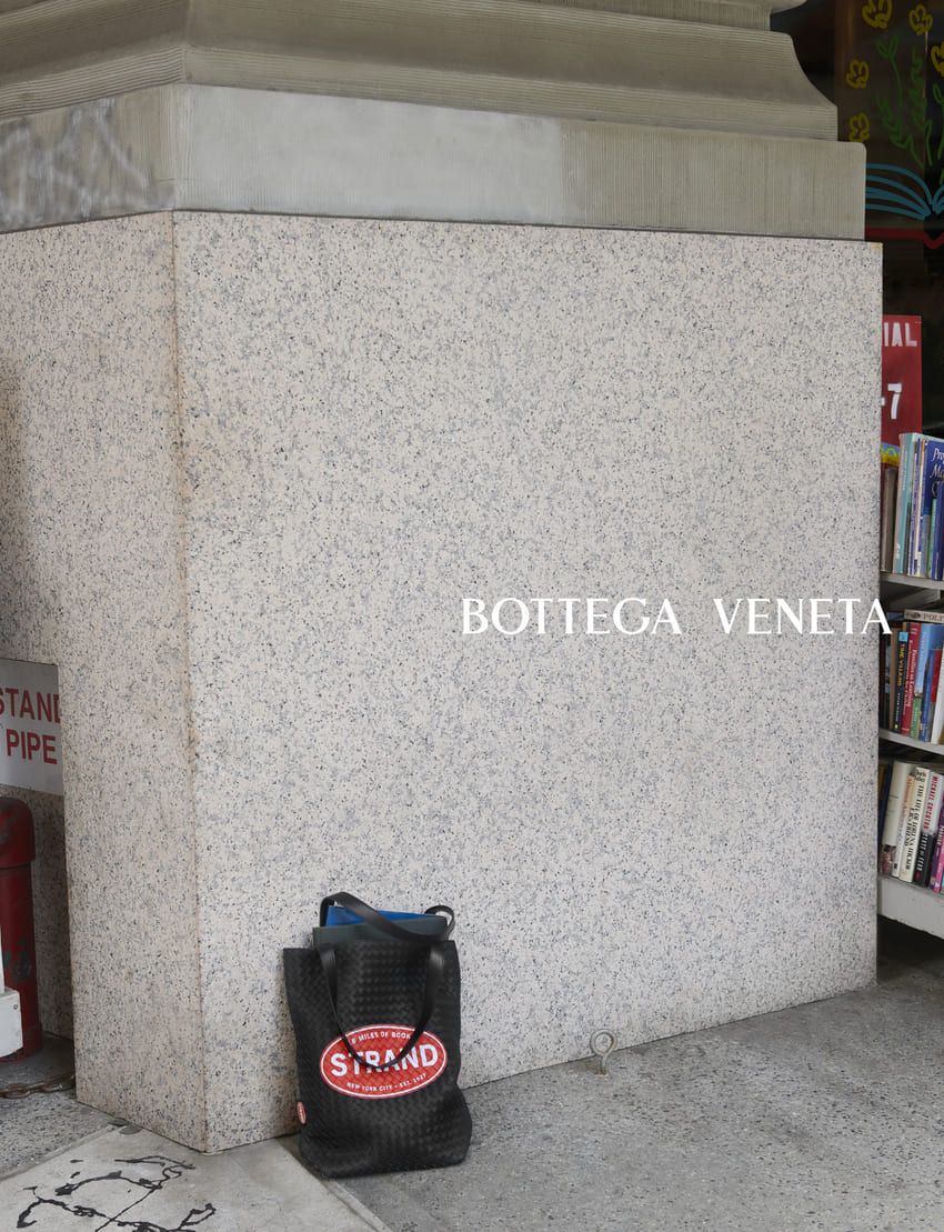 このロゴ、まさか！「ボッテガ・ヴェネタ」がコラボした、粋で洒落たバッグの正体 - 7枚目の画像