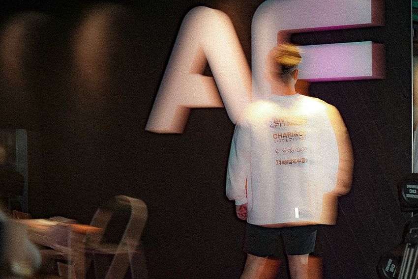 「今、米抜いてる」加賀美 健×チャリアンドコー×エニタイムフィットネスのTシャツ。前面は驚異のシックスパック！ - 15枚目の画像