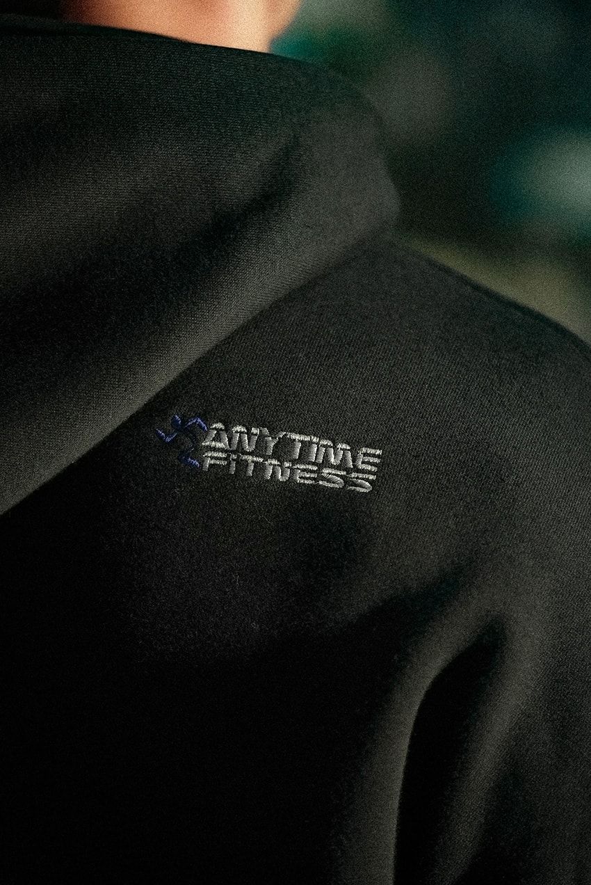 「今、米抜いてる」加賀美 健×チャリアンドコー×エニタイムフィットネスのTシャツ。前面は驚異のシックスパック！ - 11枚目の画像