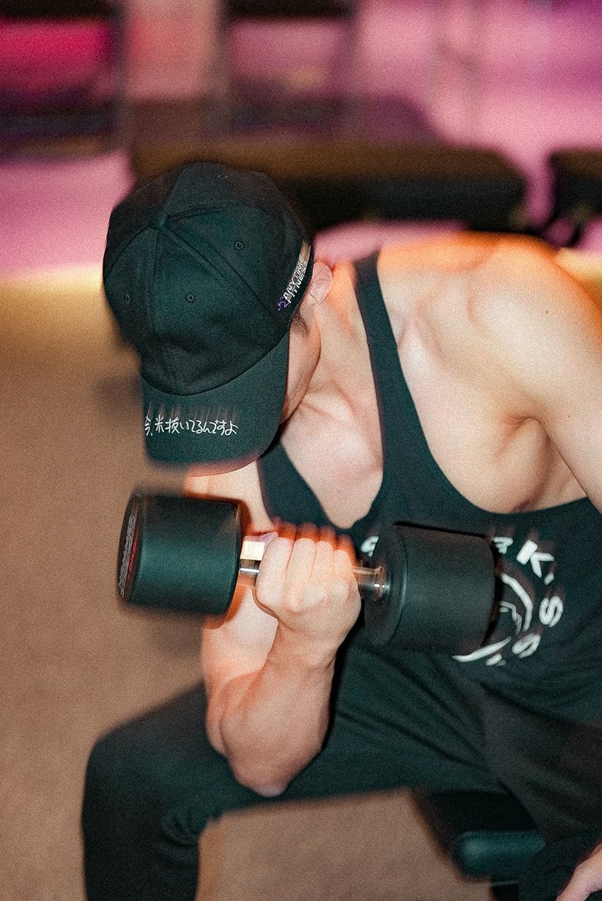 「今、米抜いてる」加賀美 健×チャリアンドコー×エニタイムフィットネスのTシャツ。前面は驚異のシックスパック！ - 25枚目の画像