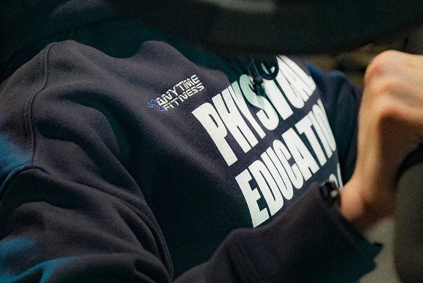 「今、米抜いてる」加賀美 健×チャリアンドコー×エニタイムフィットネスのTシャツ。前面は驚異のシックスパック！ - 12枚目の画像