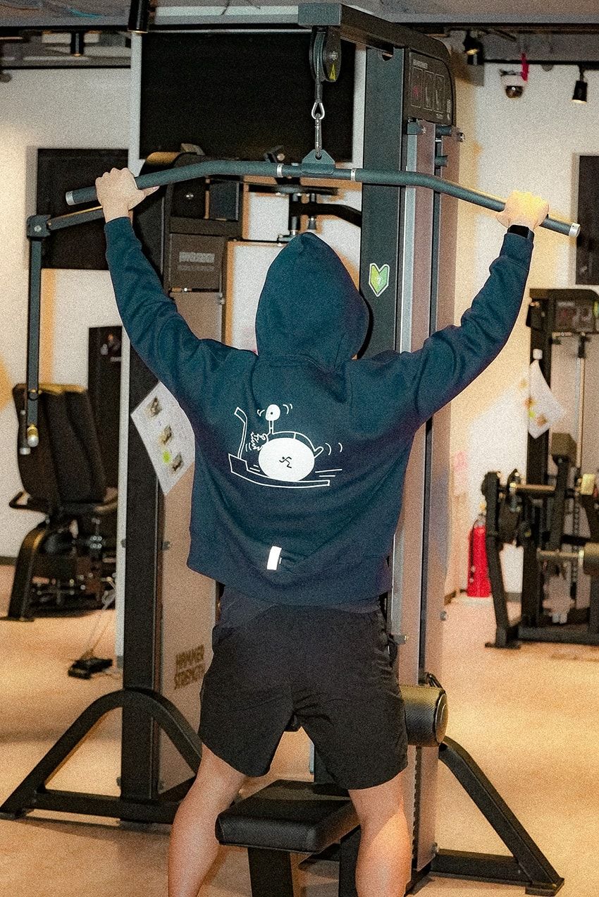 「今、米抜いてる」加賀美 健×チャリアンドコー×エニタイムフィットネスのTシャツ。前面は驚異のシックスパック！ - 16枚目の画像